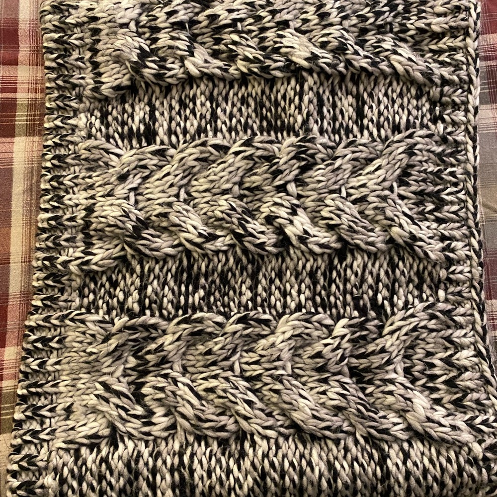 GAP Black & White Collar Scarf